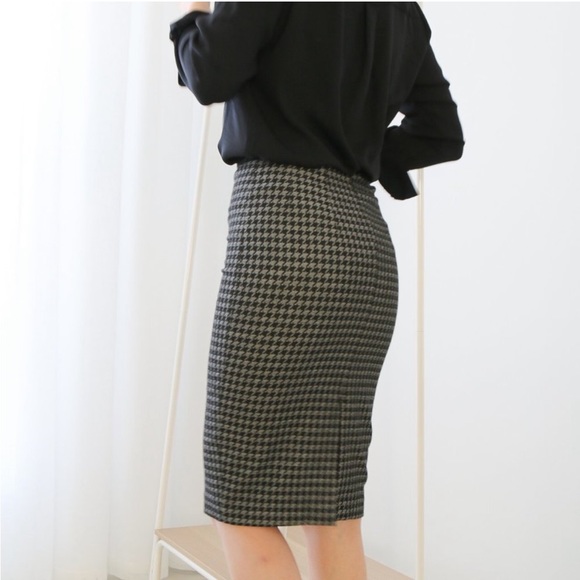 Express Houndstooth Pencil Skirt - Picture 5 of 10